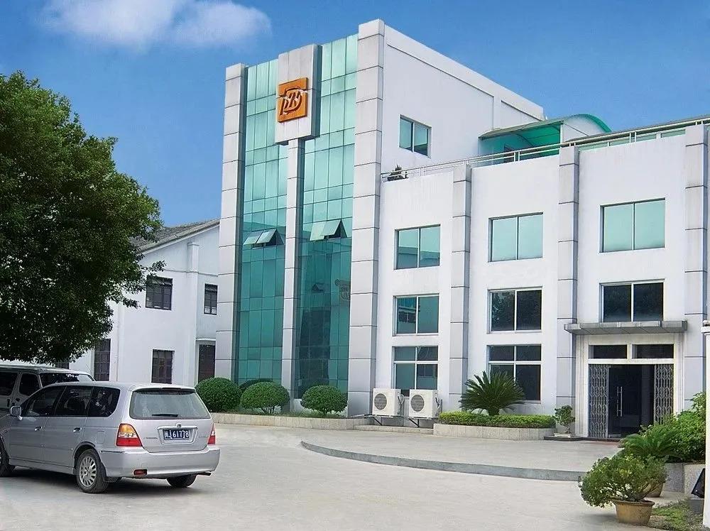  3月3日，福安市委常委、统战部长钟灵灵、福安市委统战部常务副部长、市工商联党组书记王建平等一行，在福建亚南电机集团总经理郭玮韡女士陪同下，莅临集团开展复工复产及疫情防控工作调研。 福安市委常委、统战部长钟灵灵等一行莅临亚南集团开展调研 钟灵灵部长一行亲切关心亚南复工复产，深入生产车间实地察看员工返岗及生产情况，高度认可亚南复工复产所采取的疫情防控措施；仔细询问海外疫情蔓延对亚南全球销售市场产生的影响并提出宝贵意见；宣贯应对新型冠状病毒感染的肺炎疫情支持企业恢复生产经营的政策措施；肯定亚南在当前艰困环境下仍旧持续稳健发展的良好态势；感谢亚南向福安市政府、防疫一线相关部门捐赠紧缺疫情防控物资，为福安市疫情防控积极贡献力量；表示将与企业同舟戮力，持续帮扶，为企业排忧解难。 福安市委常委、统战部长钟灵灵等一行莅临亚南集团开展调研 郭玮韡总经理感谢福安市委市政府、市统战部长期以来对亚南集团的关爱与支持，并就亚南复工复产、海外用工、全球销售等情况做口头汇报，表示亚南会进一步落实好各项疫情防控措施，全力保障员工生命安全和身体健康，抓好疫情防控和企业生产，推动企业持续稳健发展。 福安市委常委、统战部长钟灵灵等一行莅临亚南集团开展调研 亚南相信在福安市委市政府和各职能部门的暖心帮扶、在全体亚南家人凝心聚力、同舟共济、共克时艰的磅礴力量下，我们必能打赢疫情防控阻击战！