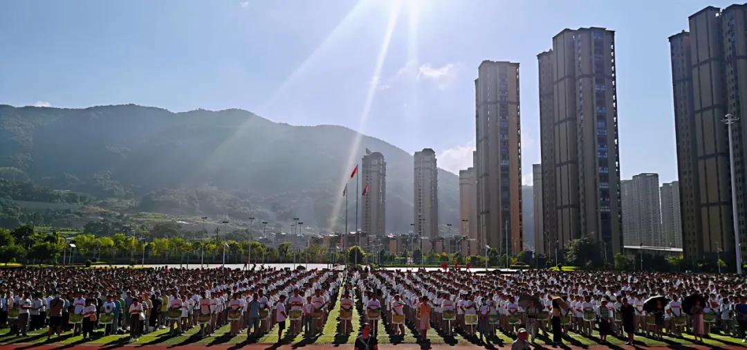 2让你们的力量成为中国未来的脊梁！——亚南集团颁发“2021年亚南电机奖学金”