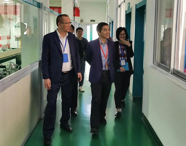 中国科学院院士欧阳明高莅临亚南集团参观指导