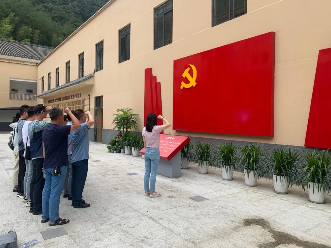 亚南党支部开展“七一”主题党日活动