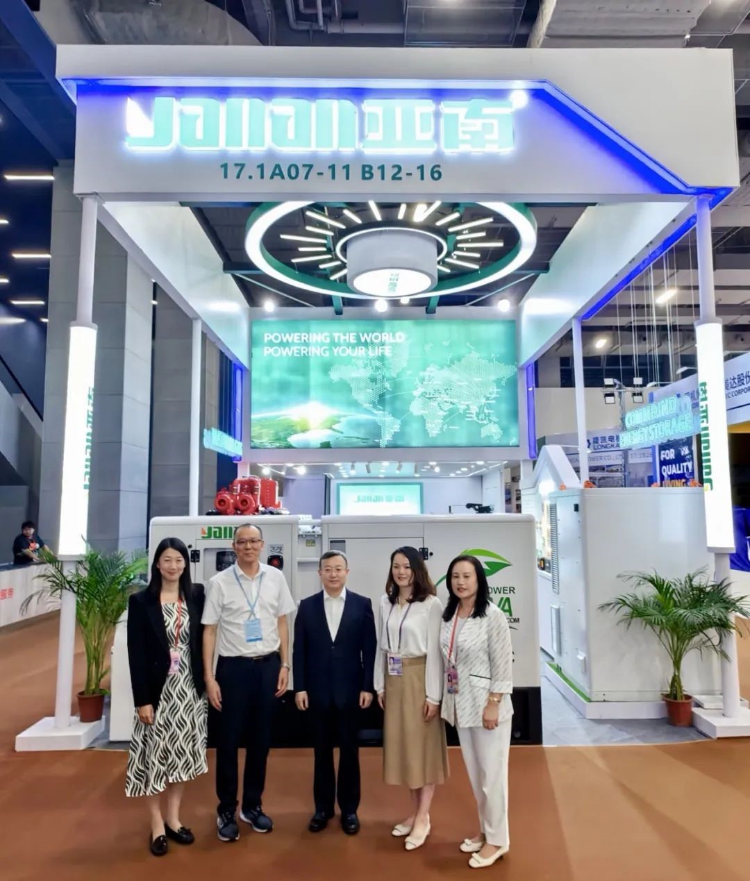 商务部党组副书记、国际贸易谈判代表兼副部长王受文一行莅临亚南秋交会展位调研