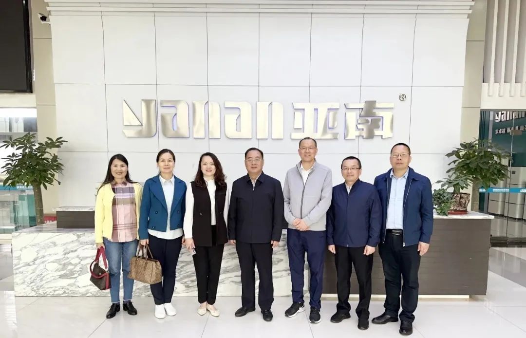 2福建省人大常委会监察司法工委主任邬勇雷一行莅临亚南集团考察调研