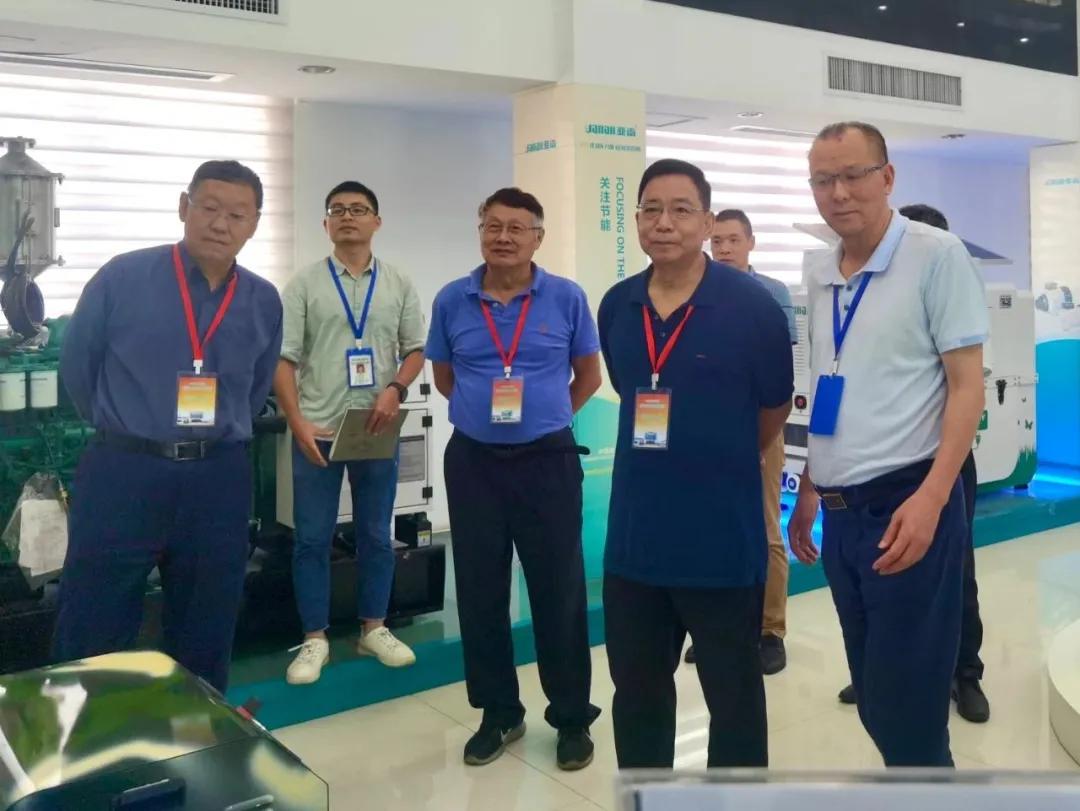 南京大学邹志刚院士一行莅临亚南集团参观指导