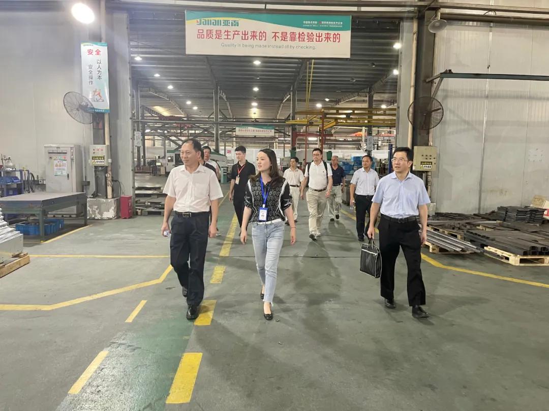 福建省商务厅副厅长黄德智一行莅临亚南集团调研