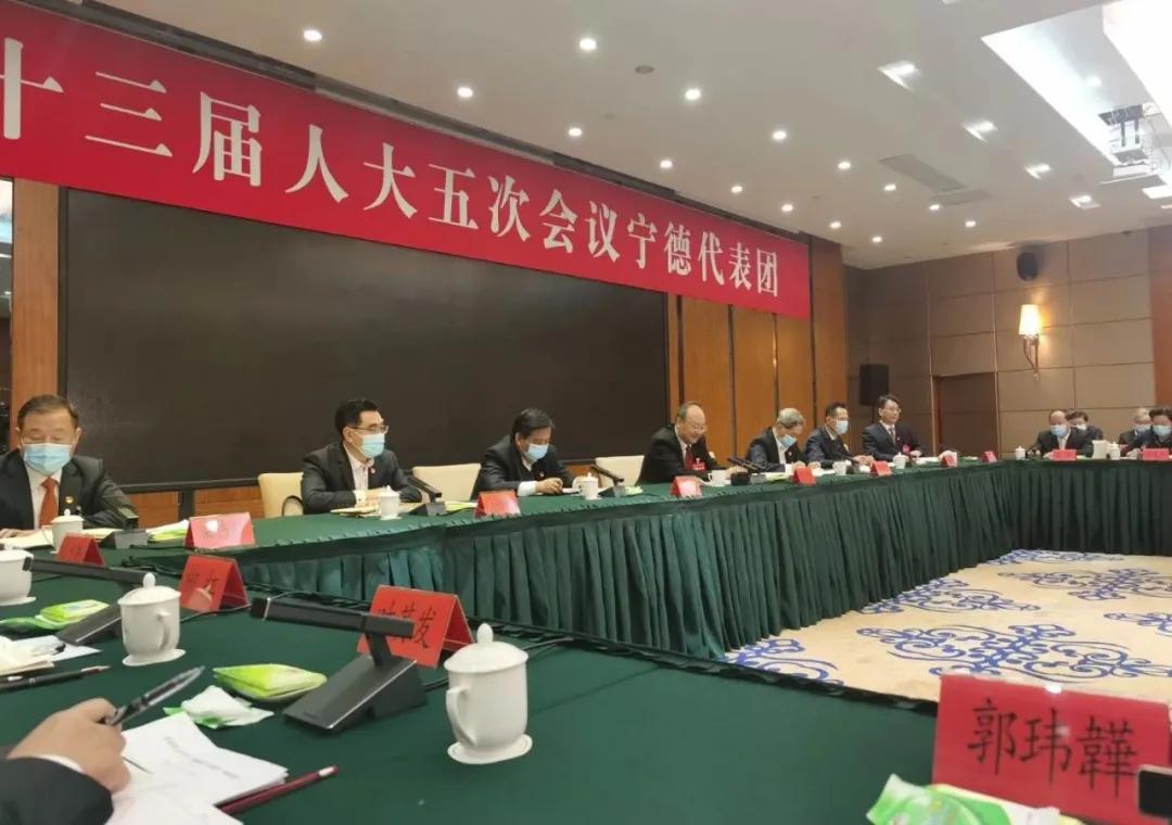 亚南集团总经理郭玮韡参加第十三届人民代表大会