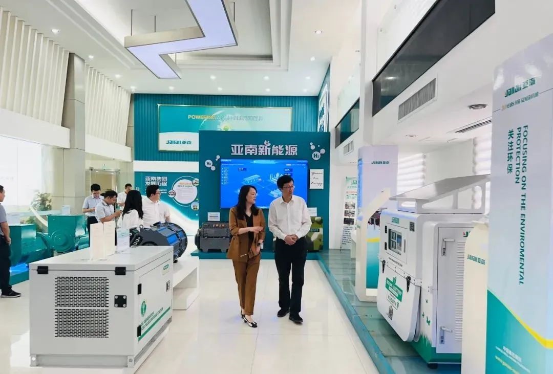 福建省科技厅党组书记、厅长李志忠一行莅临亚南调研