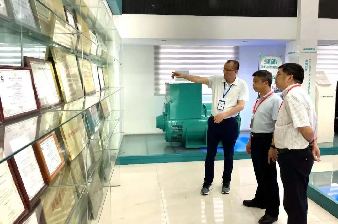 福建省国家保密局局长胡为兴一行莅临亚南集团调研指导