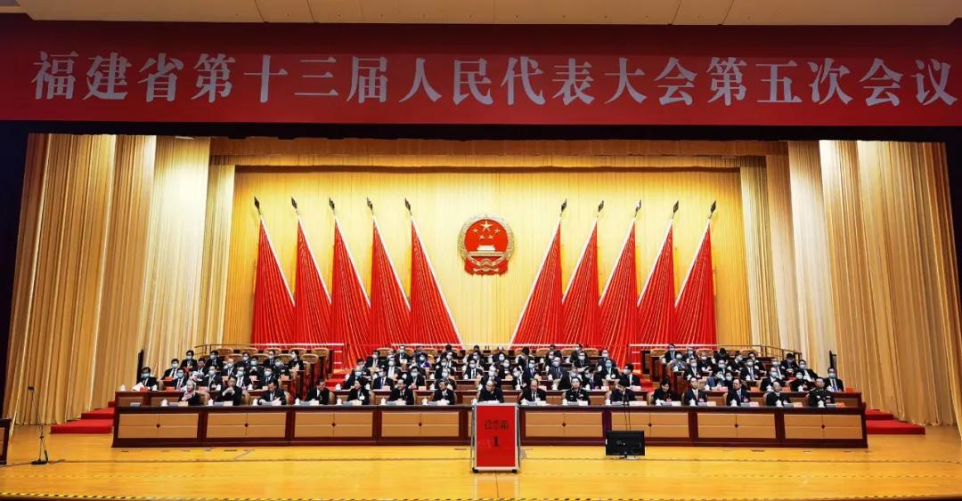 亚南集团总经理郭玮韡参加第十三届人民代表大会