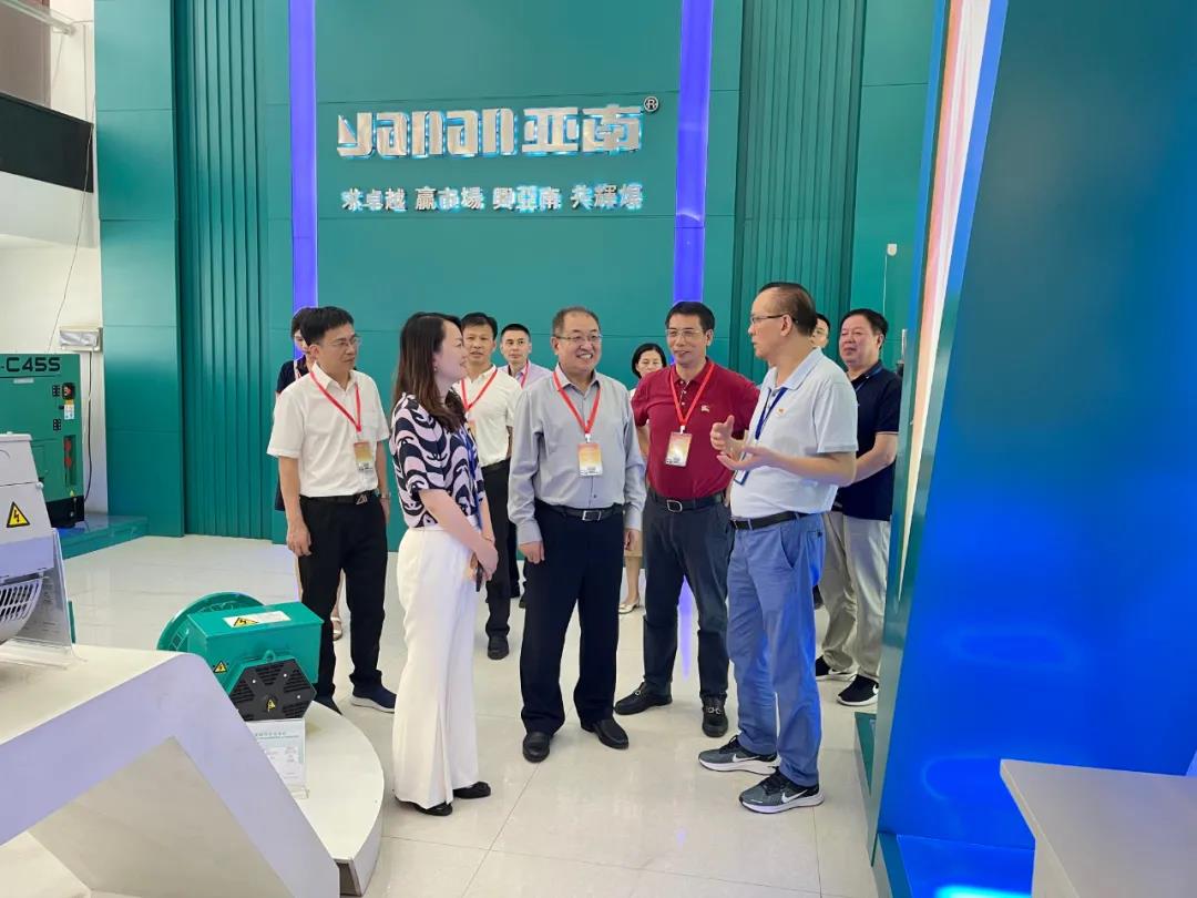 福建省政协副主席王光远一行莅临亚南集团调研