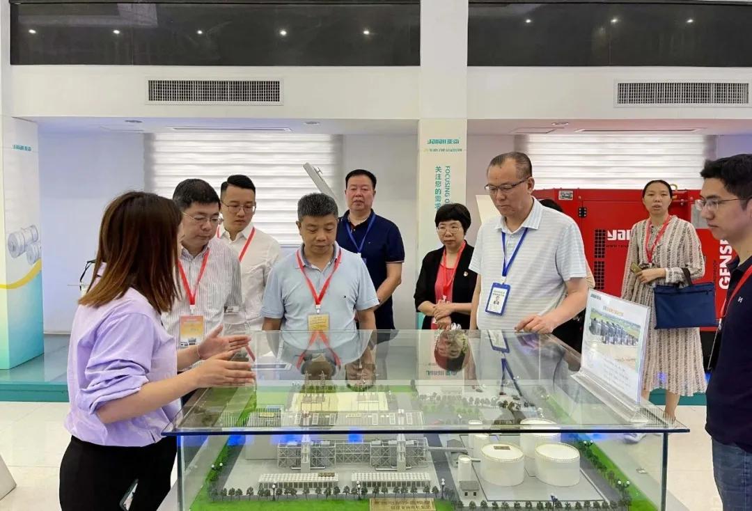 福建省国家保密局局长胡为兴一行莅临亚南集团调研指导