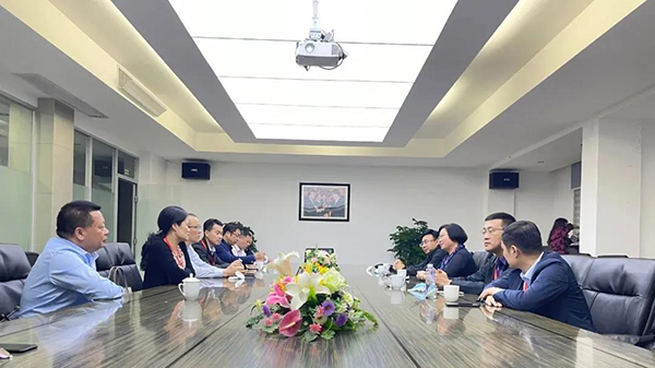 福建省商务厅副厅长黄娜恩莅临亚南集团开展调研座谈