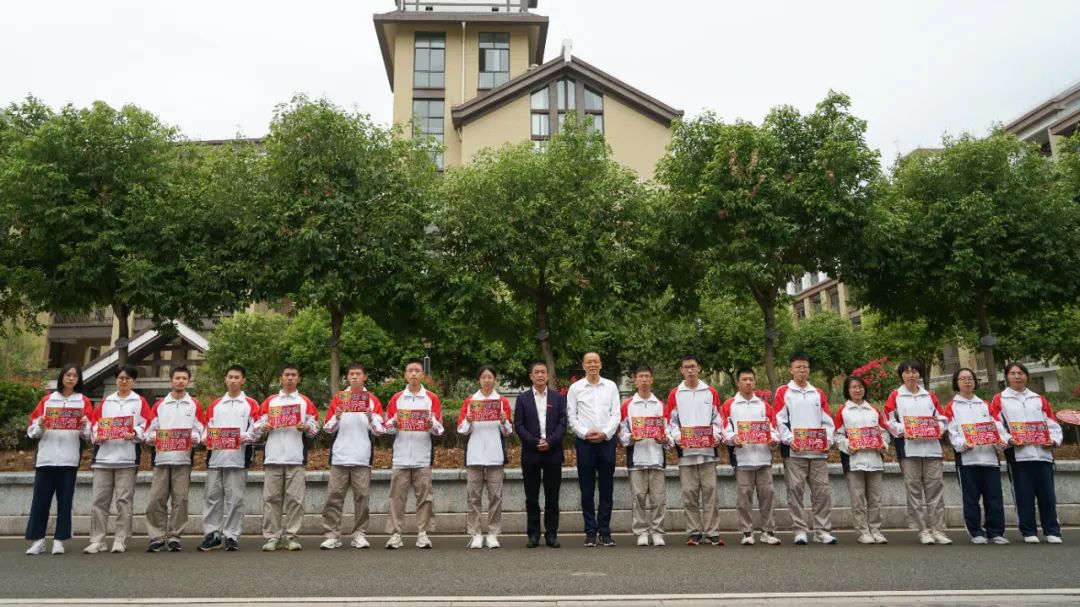 郭健董事长在福安一中颁发2022年奖学金